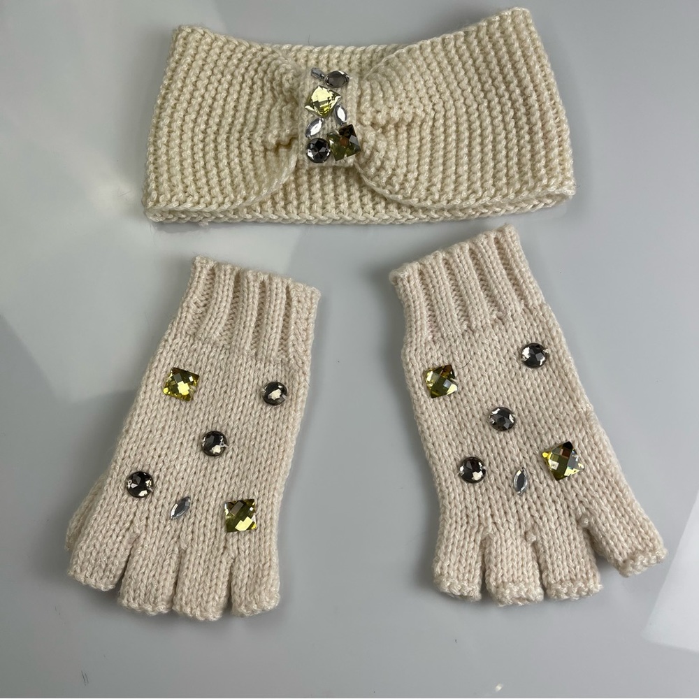 Woman’s gloves and bandanna